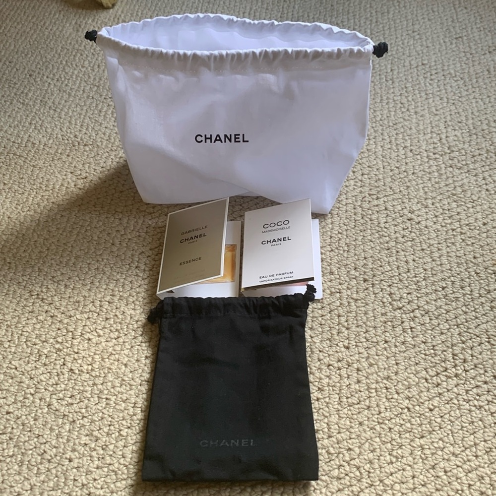 Chanel | 4 sample perfumes & 2 canvas pouches